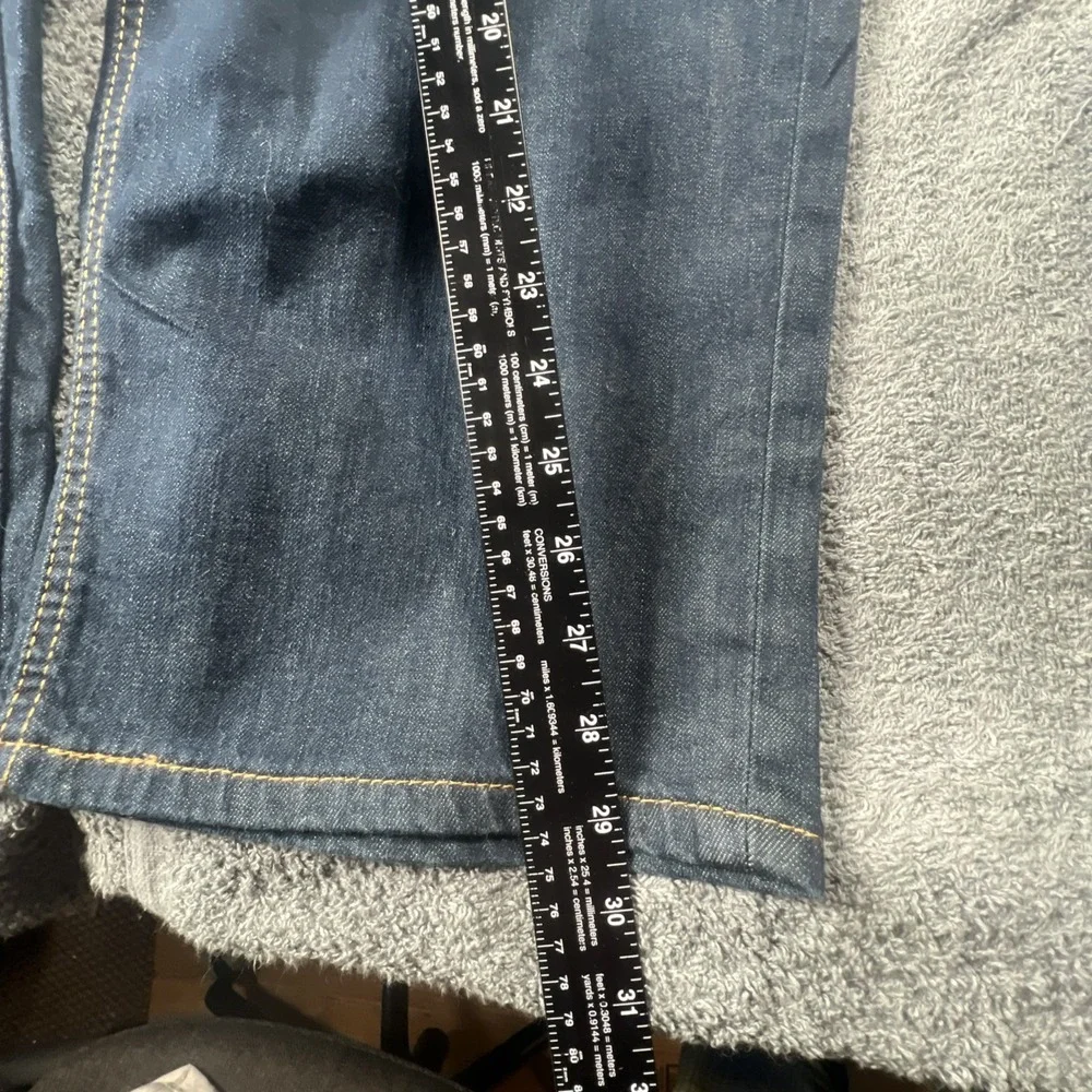 Levis versatile these